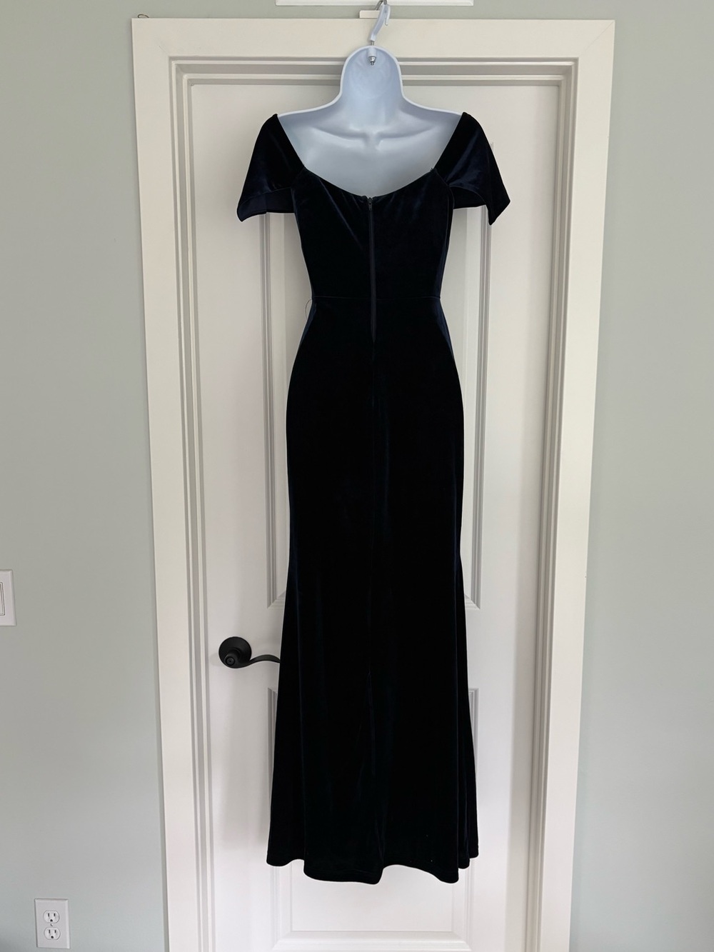 Windsor Velvet Off Shoulder Maxi Gown XS - Picture 4 of 10